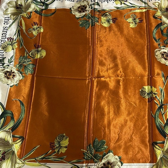 2229- Women's Scarf Orange Cream And Green Colors NWT - Picture 2 of 8